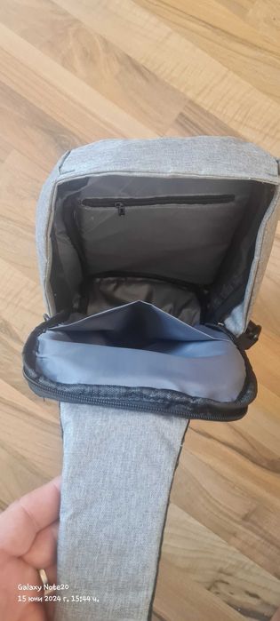 Раница сиво и черно