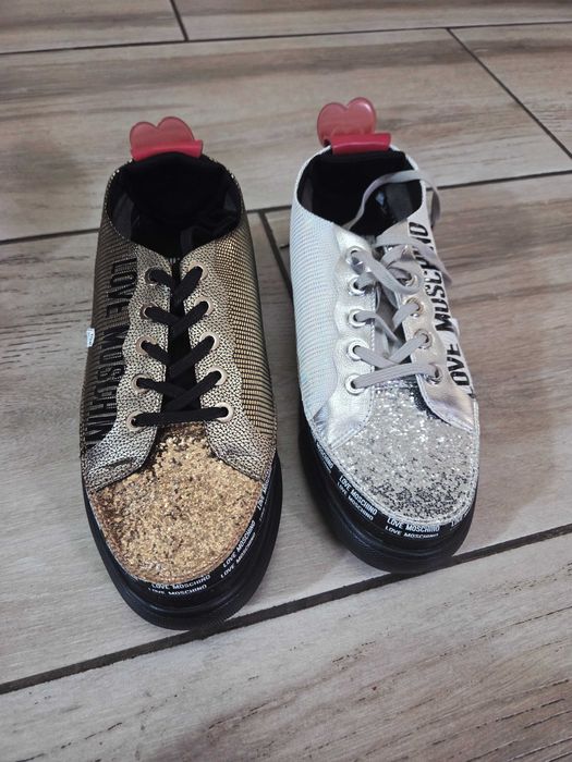 Sneakers Love Moschino