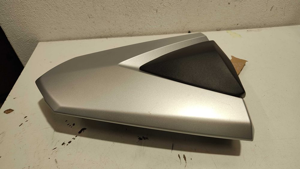 Monopost  suport numar Yamaha R3