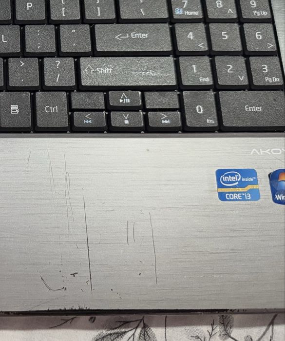 Продавам лаптоп-Medion MD97980 / E6228, Intel i3, 8GB RAM