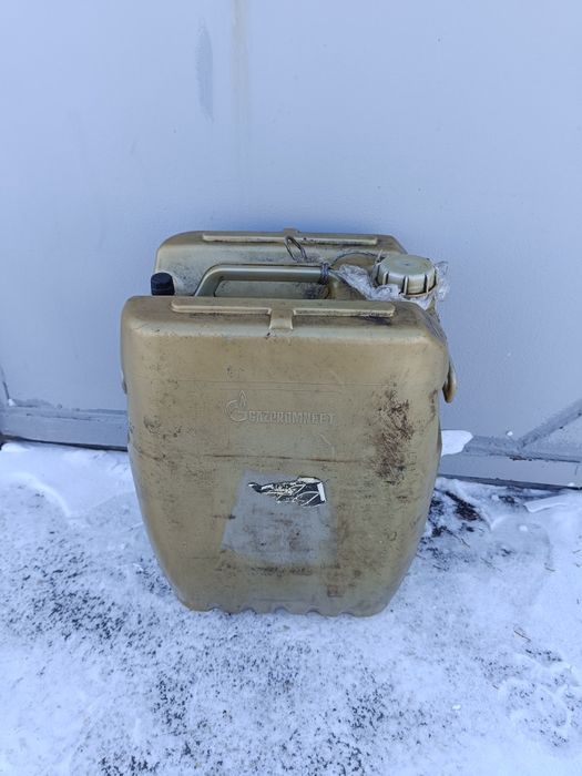 Продам канистры на 50литров.