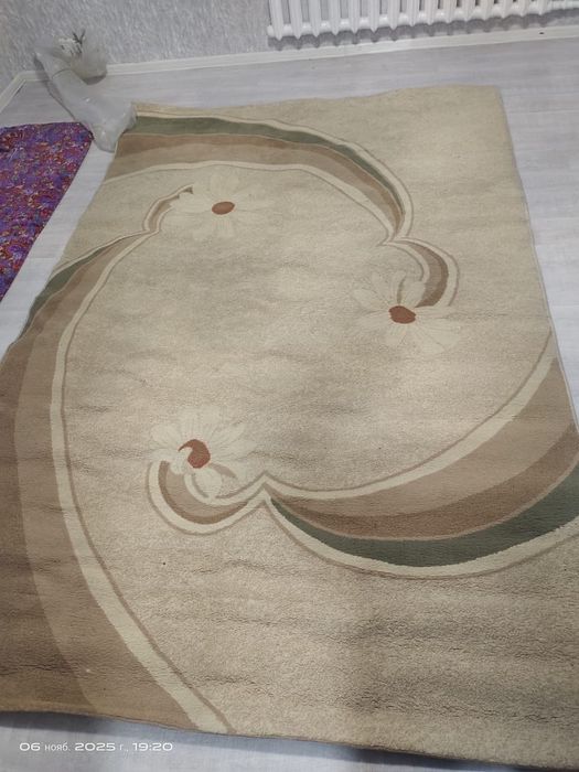 Ковёр в хорошем состоянии