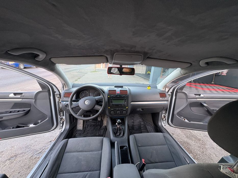 Vând VW Golf 5 1.9