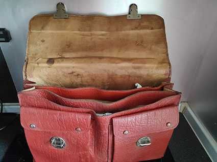 Стара кожена чанта от Соца