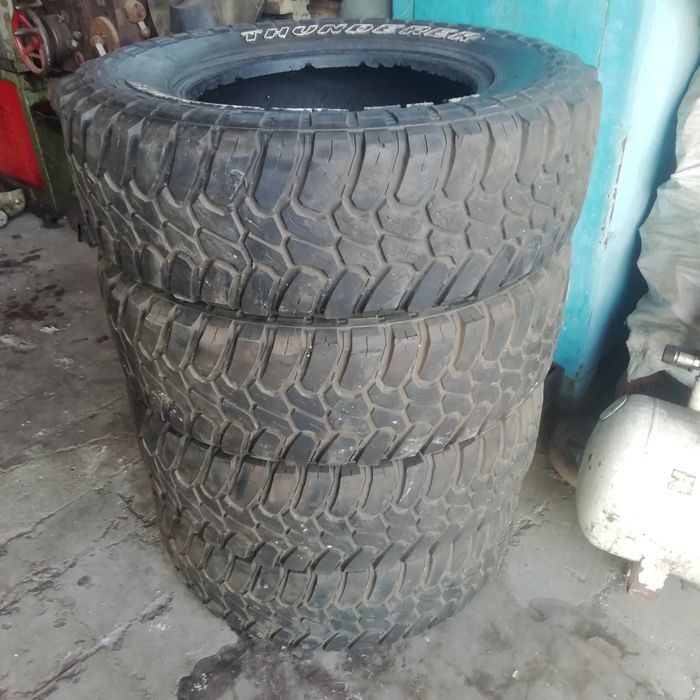 Продам  шины 265/70. R17