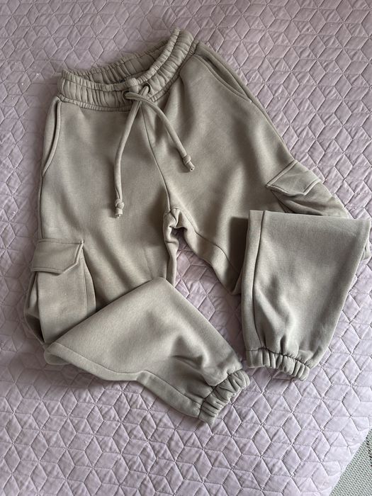 Спортен комплект ……………………………………………….;;……………………………………………………………..