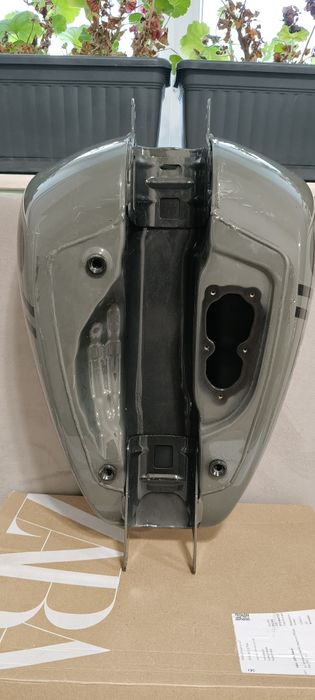 Оригинален резервоар за Harley Davidson 2022 Softail Street Bob.