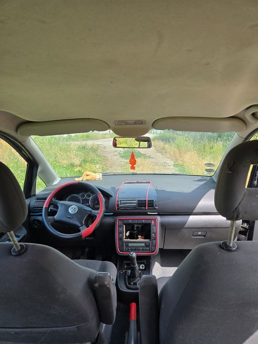 VOLKSWAGEN Sharan 2004