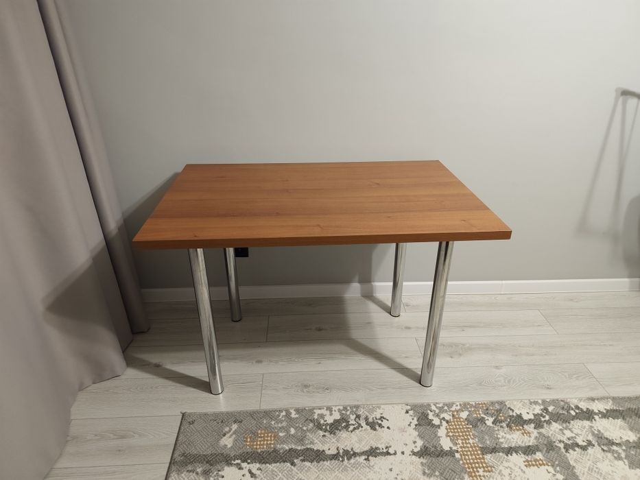 Продаётся обеденный стол