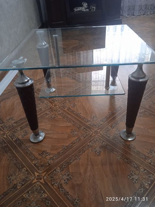 Продается стол стеклянный