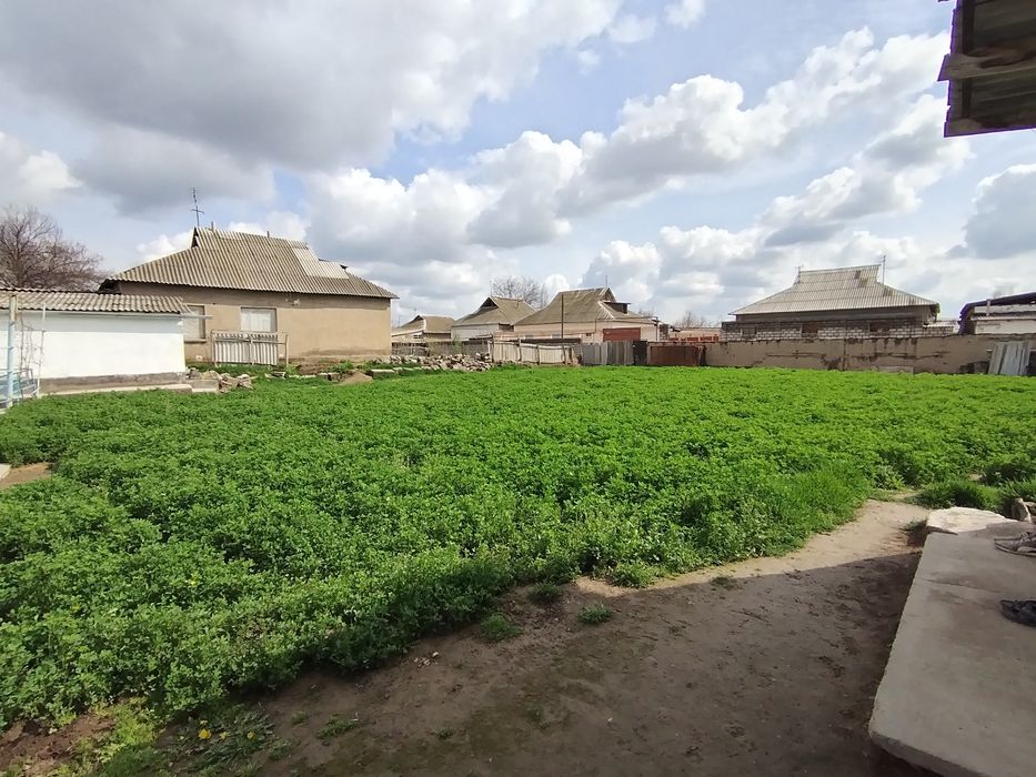 10 sotix yer sotiladi