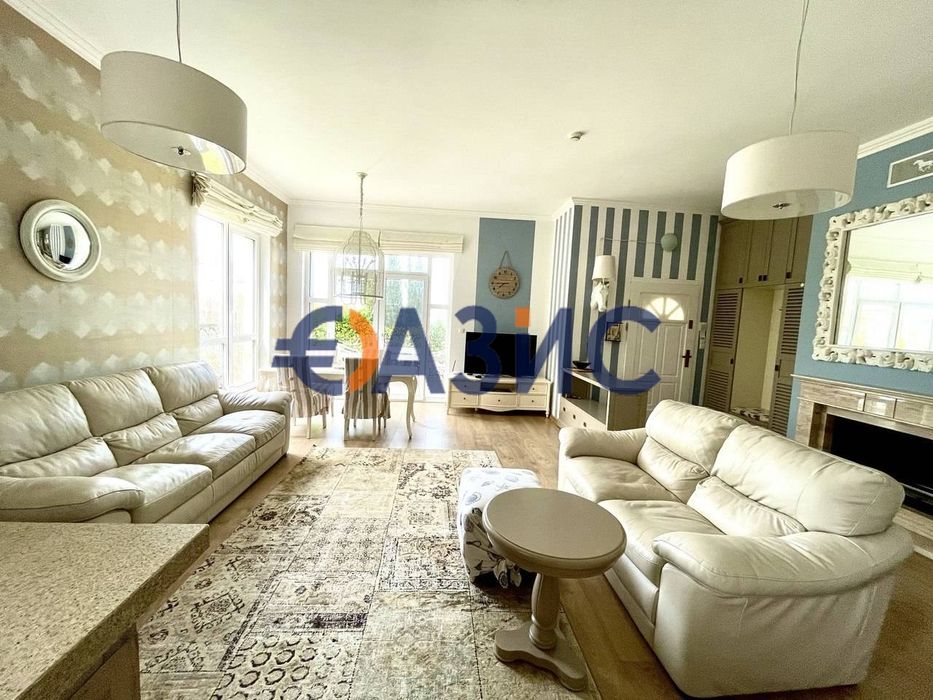 Луксозна триетажна къща край морето в комплекс "Олимпия", Созопол,