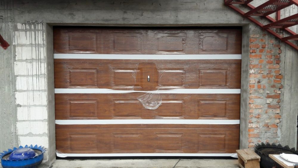 Usa sectionala rezidentiala cu izolatie 2800L/2000 NUC model casetat