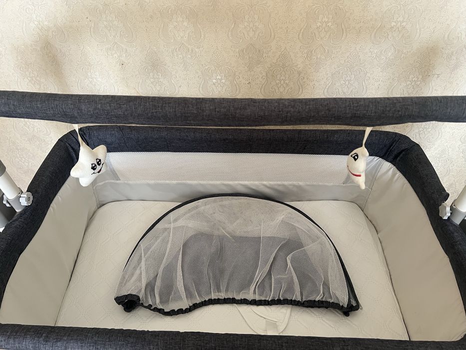 Продам кроватку с маятником