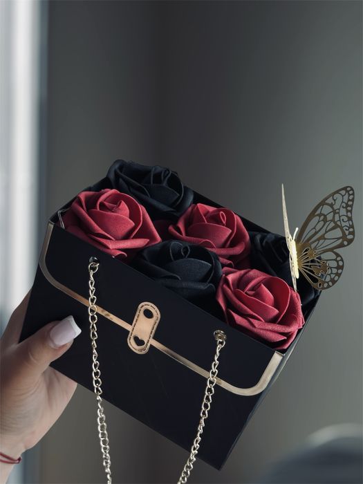 Чантичка с вечни рози