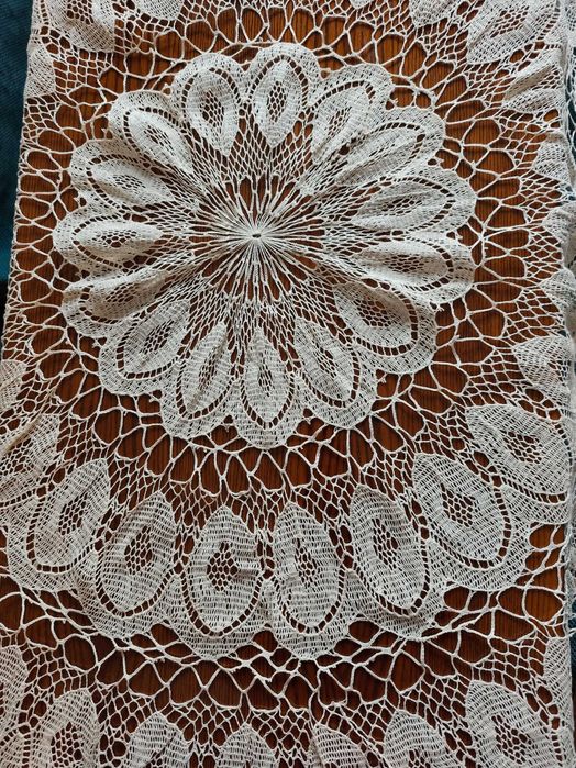 Голяма покривка
Плетена на една кука