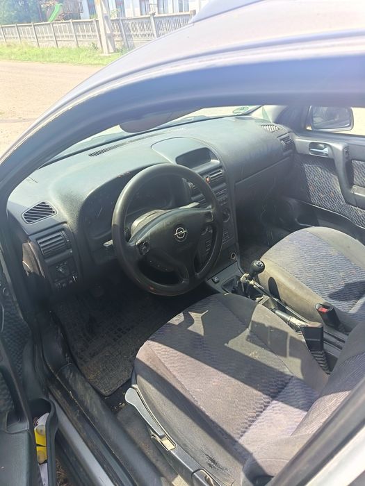 Dezmembrez Opel Astra G