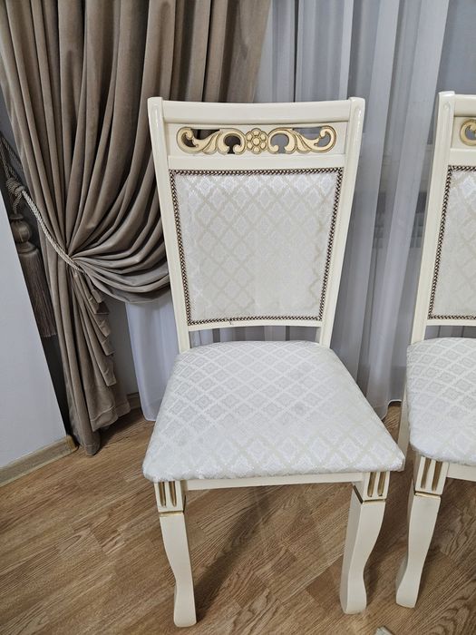 Стол с 12 стульями