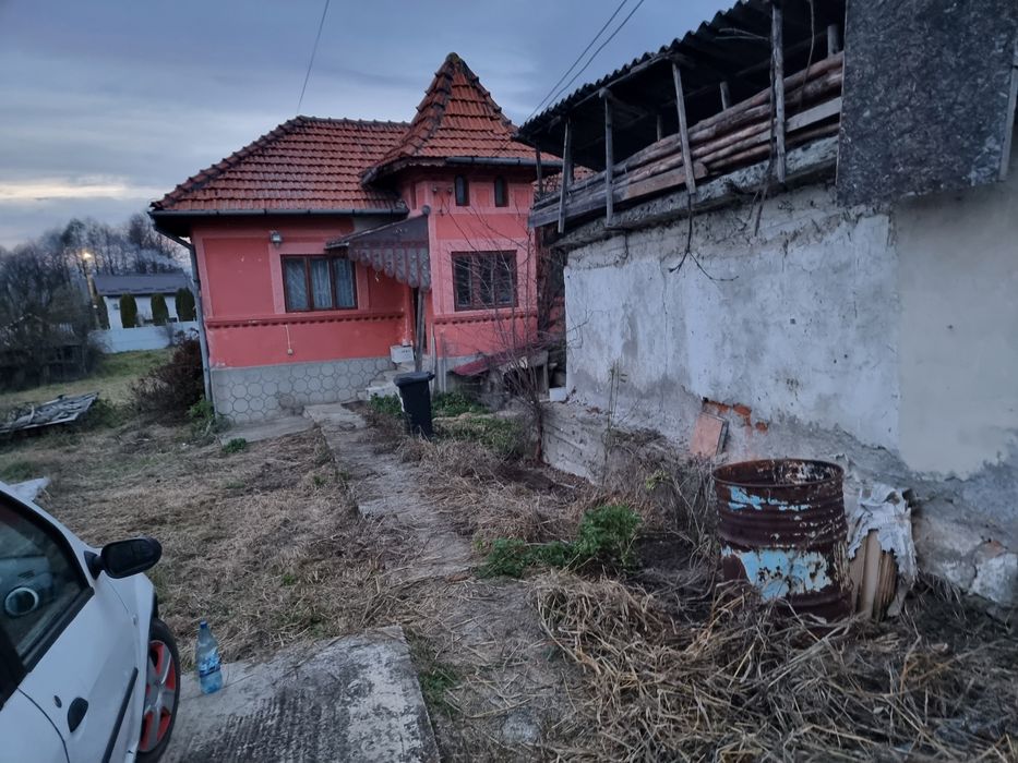 Vând casa strada poligonului plus 600 m