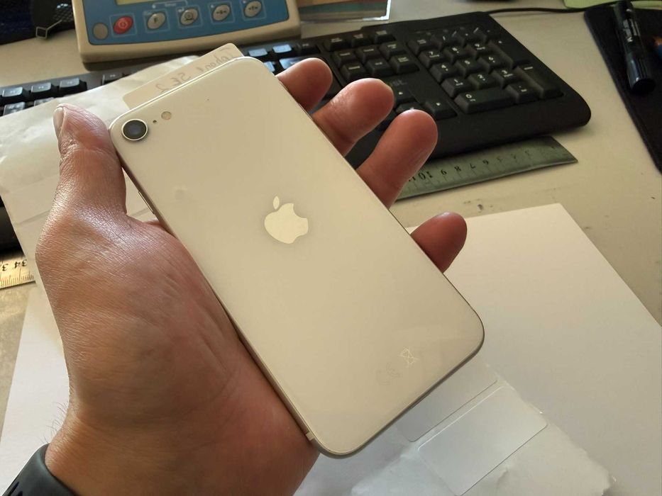Мобилен телефон iPhone SE 2 64GB 100%BH