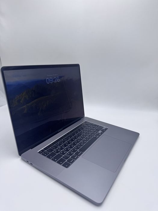 MacBook Pro 16 (2019) — i7 512GB