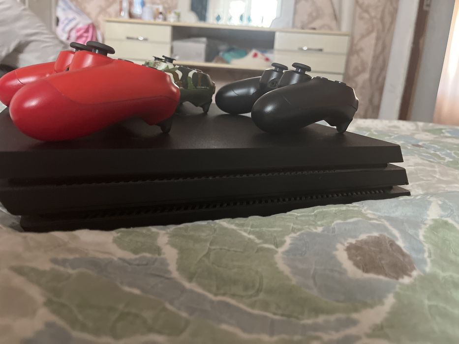 Продам ps4pro в хорошем