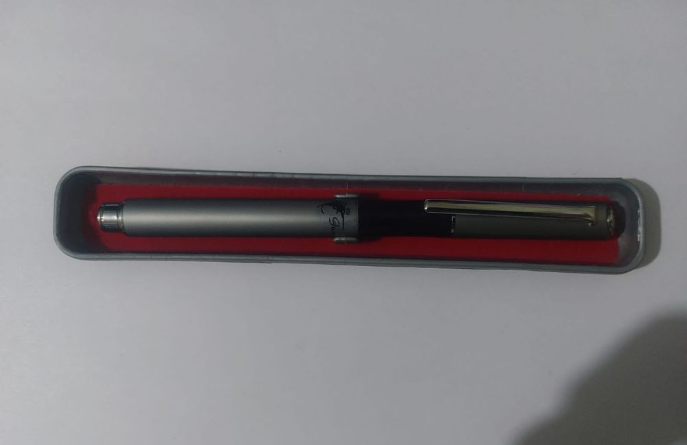 Ручка  перьевая  подарочная