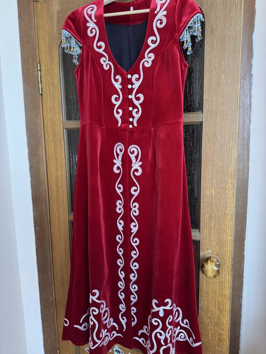 Женский комзол в национальном стиле