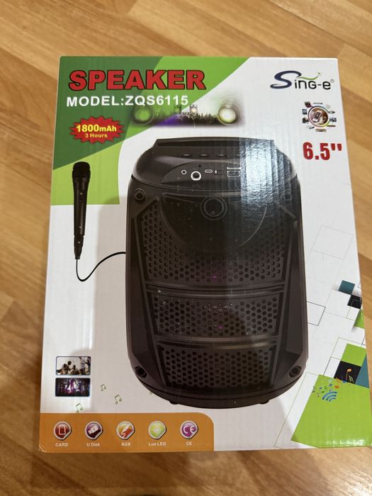 Колонка блютуз с микрофоном.