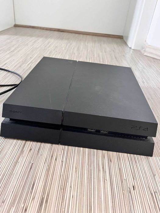 PlayStation 4 - 2 extra controllers + EA FC24 & F122