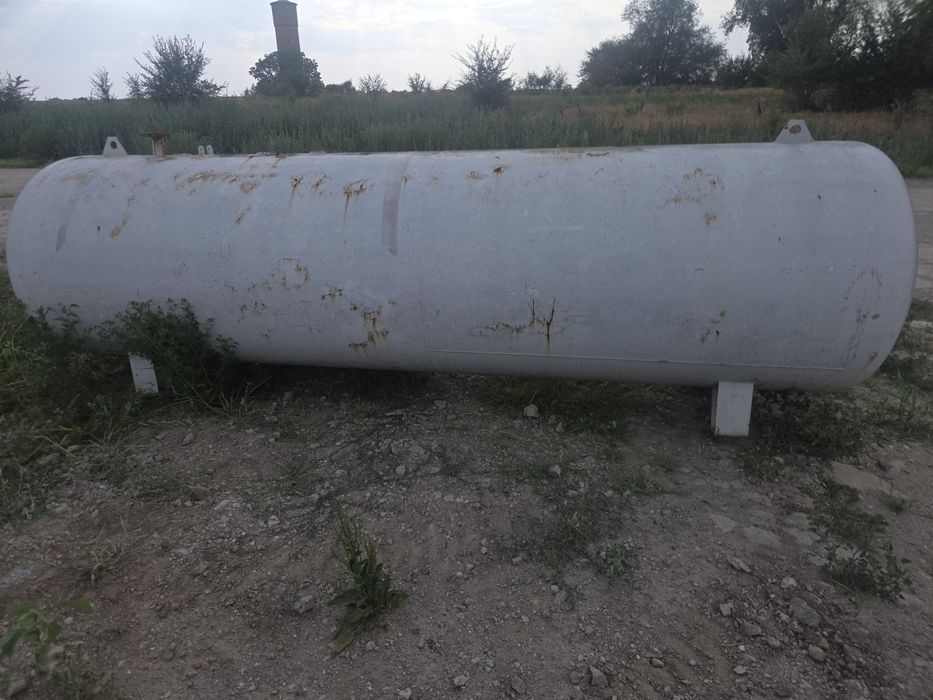 Vand bazin apa  5000 litri .