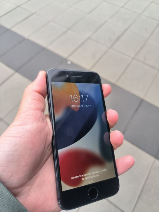 Айфон 7 хорошее состояние  iPhone 7 идеал телефон
