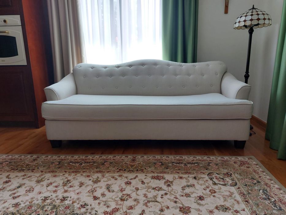 Canapea fixă cu dimensiunile L: 220 cm - l: 95 cm - î: 85 cm