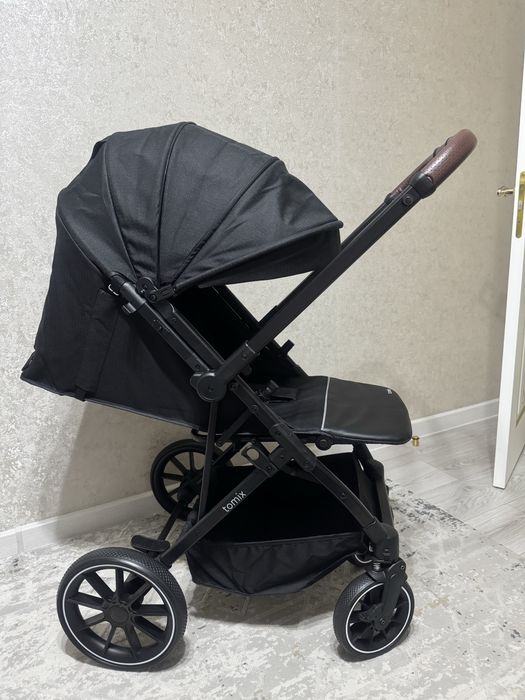 Продам новую коляску Tomix kelly черный