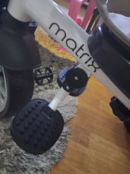 Чисто нова триколка