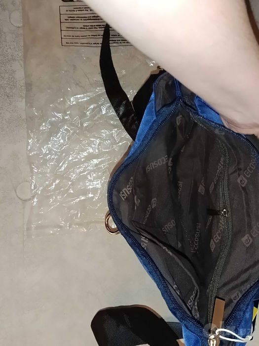 Продаётся две сумочки чёрные и синие