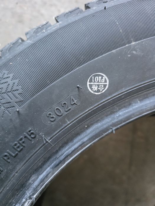 Продам зимнюю  резину 195/60 r15 липучка