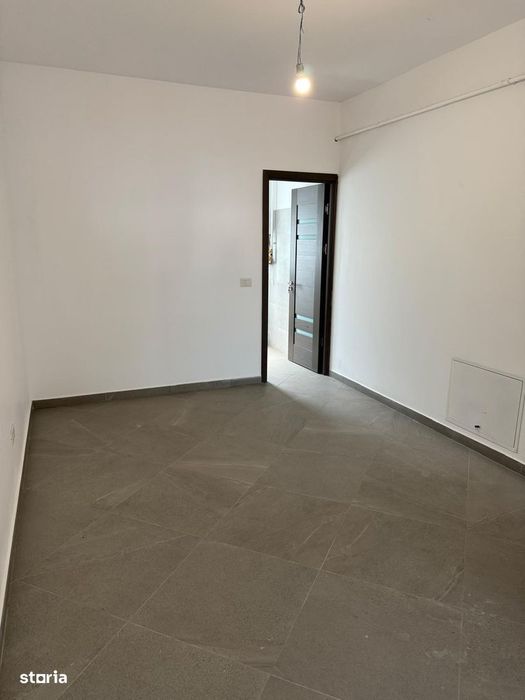 Spatiu comercial, Scheia