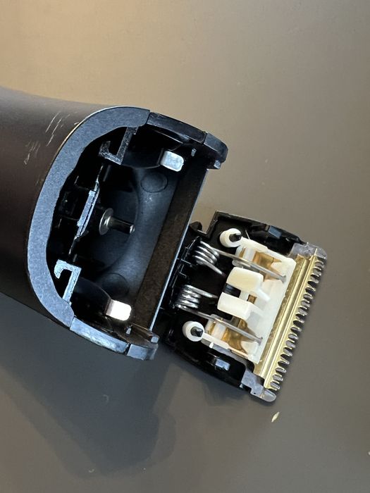 Trimmer / Aparat tuns barbă Philips QT4015 + Pieptene original (Pentru piese / reparație)
