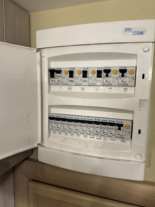 Д.П. ЕЛЕКТРИК – Без искри, без изненади