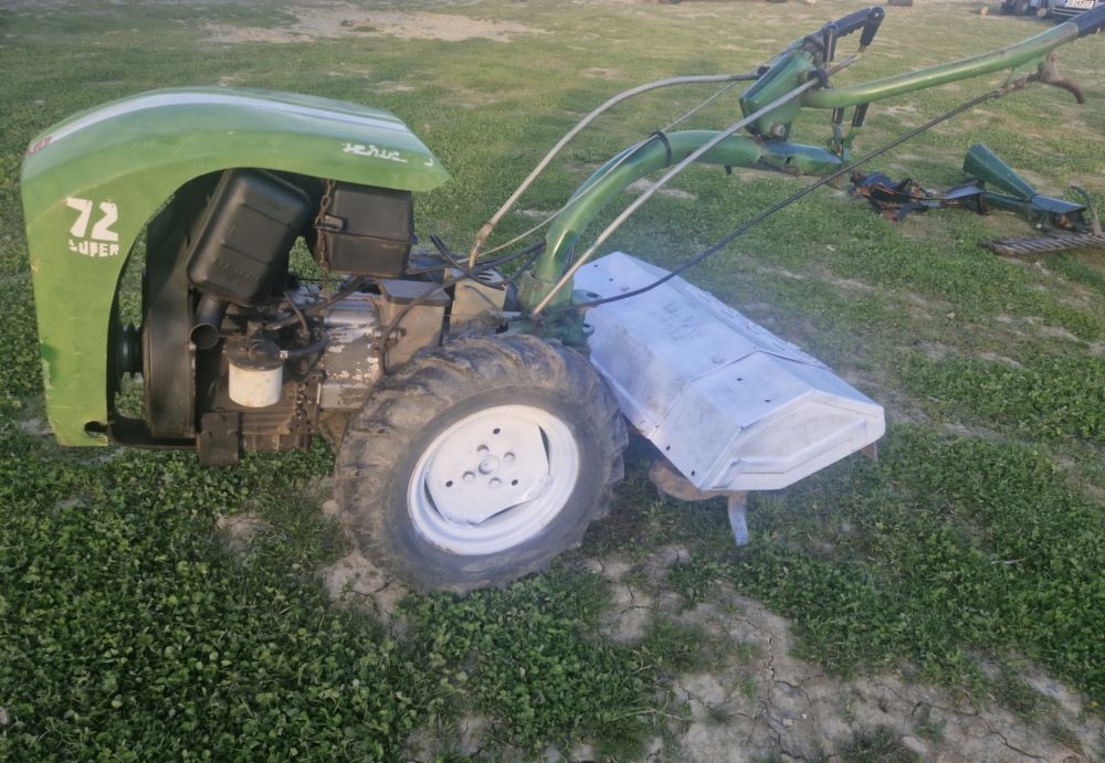 Vând motocultor ferrari 14cp diesel pornire la sfoară