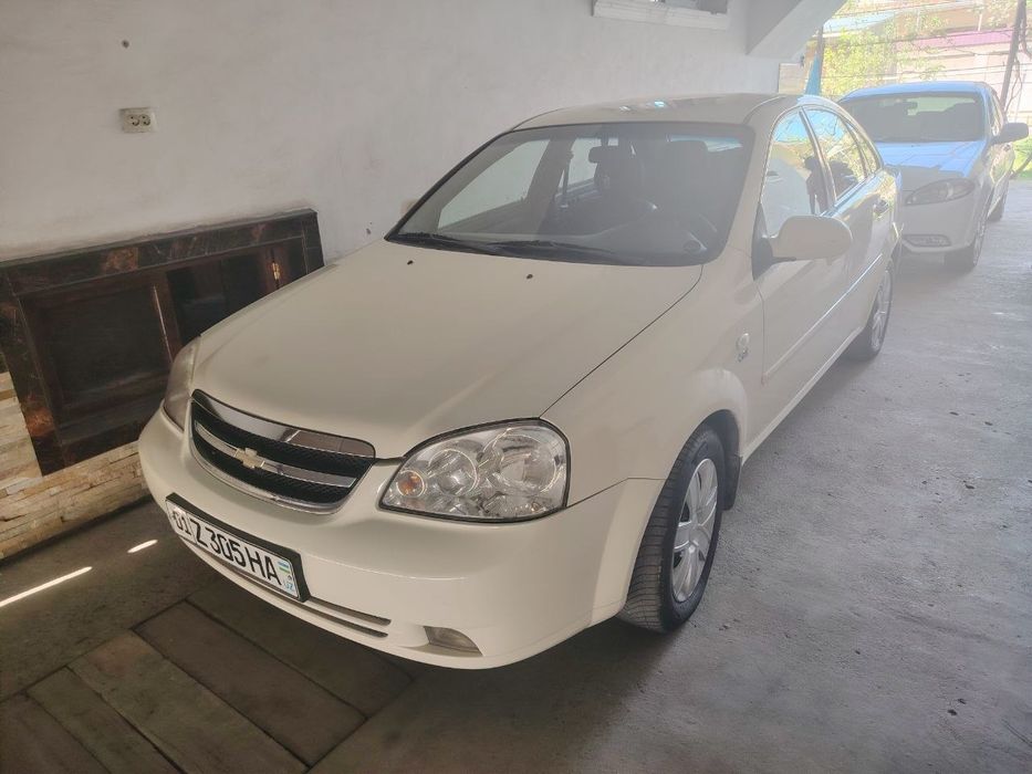 Продается автомобилб Lacetti