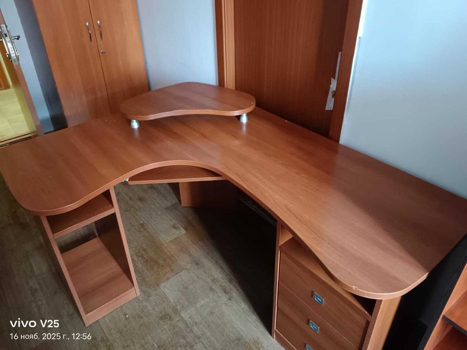 Продам офисные, компьютерные столы