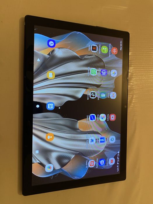 Планшет новый срочно