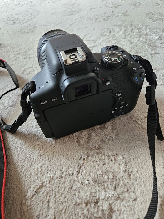 Продам Canon EOS 750D в полном родном комплекте