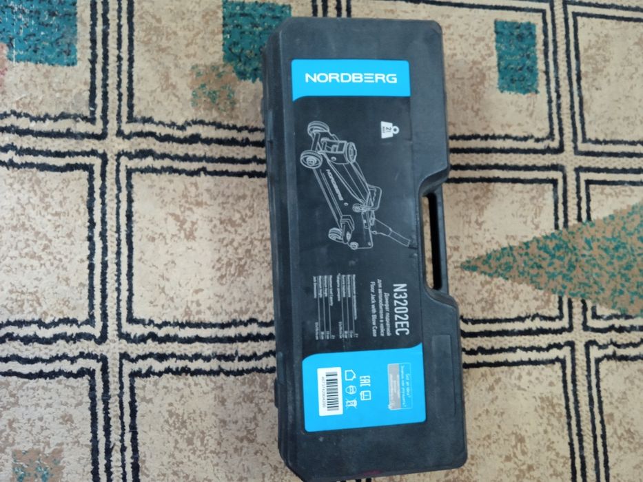 Домкрат подкатной