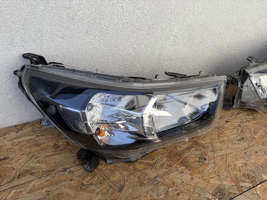 SET Far stanga dreapta toyota Hilux 2020-2023 Facelift Halogen Origine