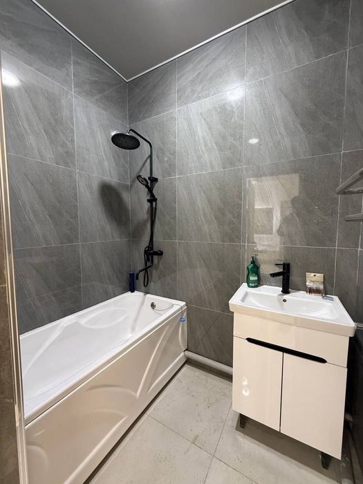 Срочно! Продаётся двухкомнатная квартира Юнусабад 8 квартал 1 этаж