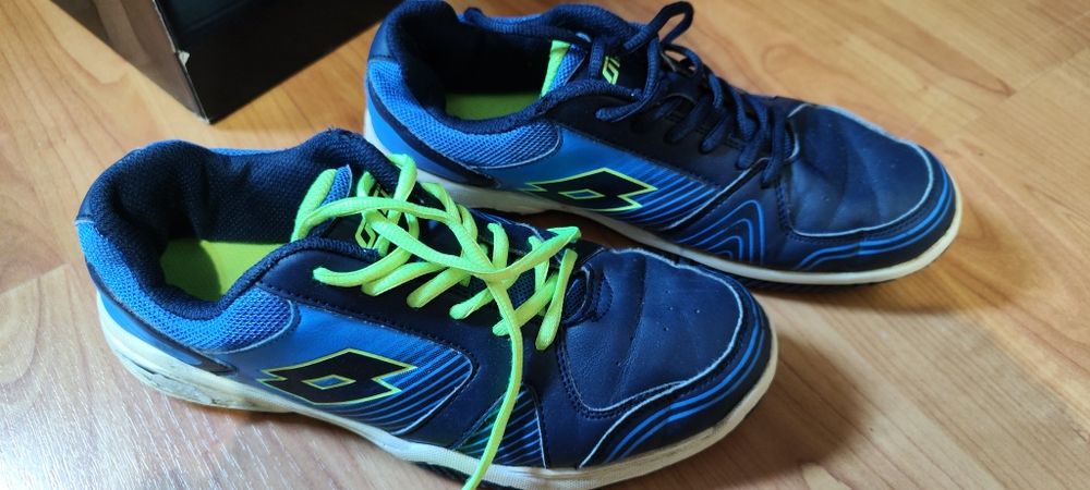 Маратонки Adidas, lotto