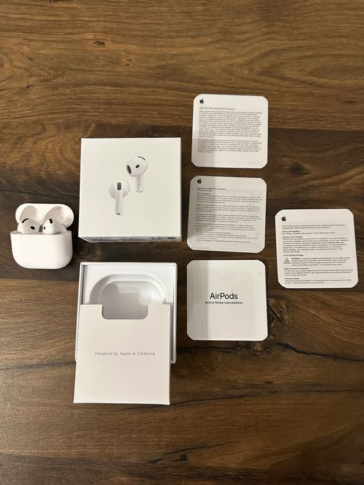 Vând AirPods 4 ANC!